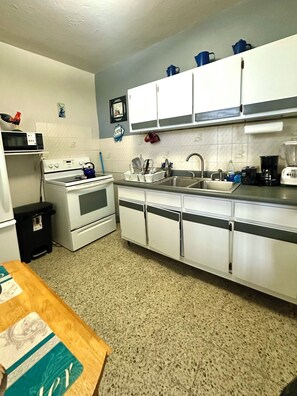 ميكروويف، موقد طهي مسطح، مناشف ورقية