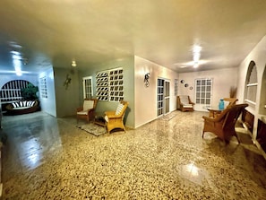 المنشأة من الداخل