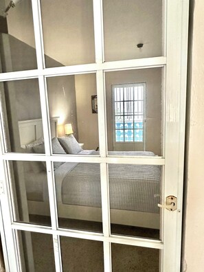 3 عدّة غرف نوم وواي فاي مجانًا وملاءات أسرّة