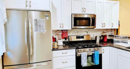 Linwood Paradise Home in Elmwood Village with a balcony to enjoy your stay