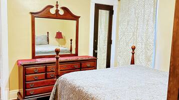 3 habitaciones, tabla de planchar con plancha, cuna de viaje y internet