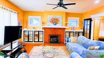 TV, fireplace