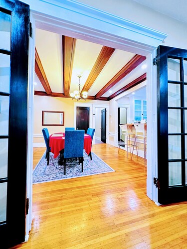 Linwood Paradise Home in Elmwood Village with a balcony to enjoy your stay