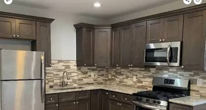 The Double-Suite at The North End 2BR APT with PARKING