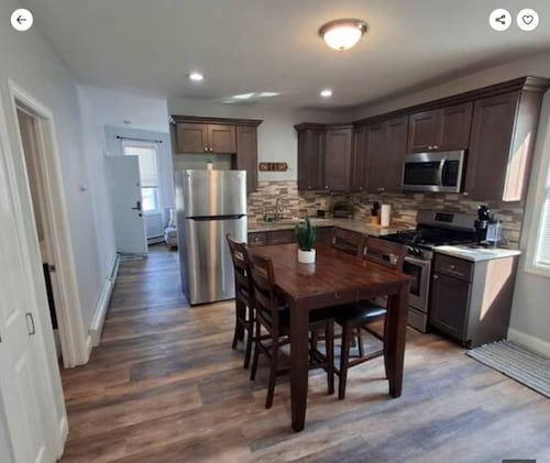 The Double-Suite at The North End 2BR APT with PARKING