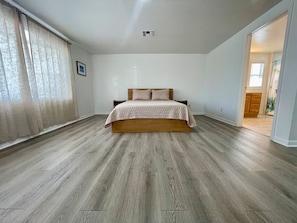 4 bedrooms, desk, iron/ironing board, free WiFi