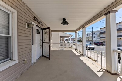 Spacious 10 Bedroom Home: Short Walk to the Beach & Boardwalk