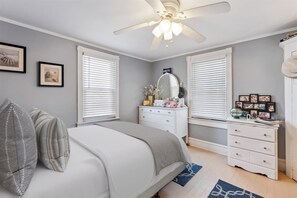 10 quartos, ferros/tábuas de passar roupa, Wi-Fi de cortesia