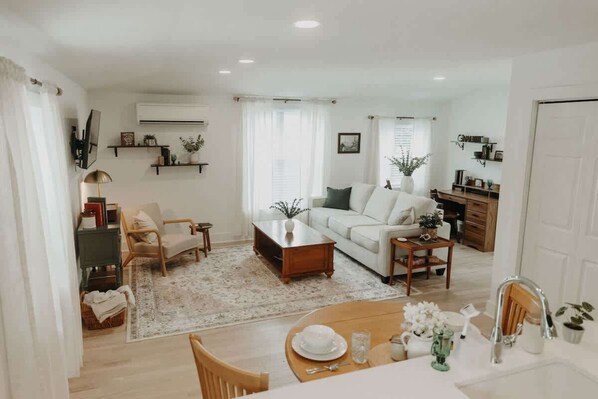 Unclassified image, 1 of 18, button - Cozy Downtown Loft - 1BR (Rochester)