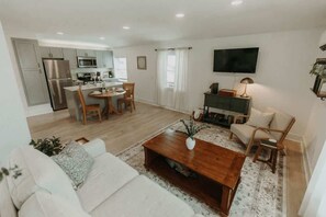 Unclassified image, 2 of 18, button - Cozy Downtown Loft - 1BR (Rochester)