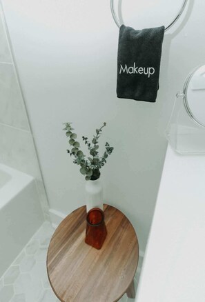 Luokittelematon kuva, 5 kautta 18, painike