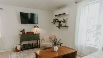 Een smart-tv en een kantoor