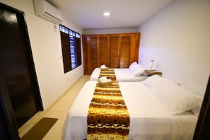 4 chambres, bureau, Wi-Fi gratuit, draps fournis
