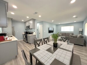 Interior - Stay Near Disneyland – Clean, Spacious Anaheim Home for Families & Friends (Anaheim)