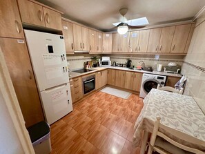 Fridge, microwave, oven, coffee/tea maker