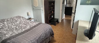 The Lazy Crow Inn, Beautiful Coastal Seldovia with wi-Fi, kitchen, deck etc.