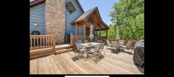 Spacious 4-bedroom house in serene Hiawassee with WiFi, AC