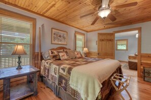 4 bedrooms, free WiFi, bed sheets - Spacious 4-bedroom house in serene Hiawassee with a Hot tub, WiFi, AC (Hiawassee)