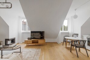 Fernseher, Stereoanlage