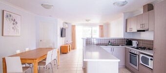 Sea Breeze – Family Retreat at Cape View Resort