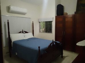 1 chambre, fer et planche à repasser, Wi-Fi gratuit, draps fournis