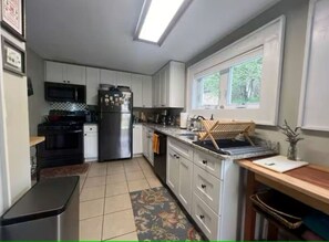 Frigorífic, microones, forn i placa de cuina 