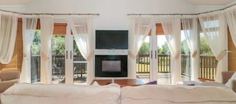 Tranquil Orchard Lodge - Weston-super-Mare
