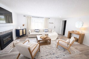 Smart TV, fireplace