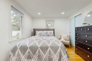 2 slaapkamers, een strijkplank/strijkijzer, gratis wifi, beddengoed