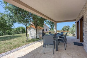 Outdoor dining - Villa Tanja Lim Bay, Marasi, Croatia (Marasi)