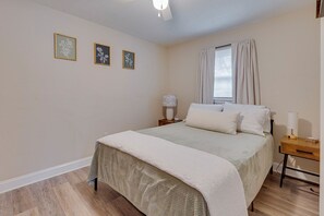 2 bedrooms, iron/ironing board, WiFi, bed sheets