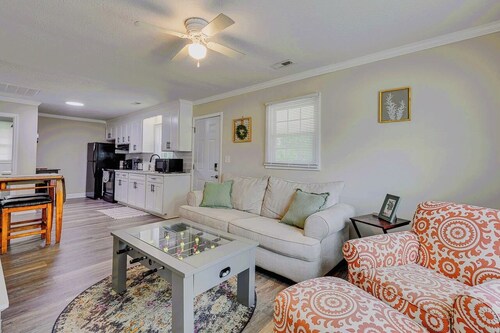 Charming 2-Bd 1-Ba home in Easley near GVL & Clemson w/WiFi, self check-in & AC