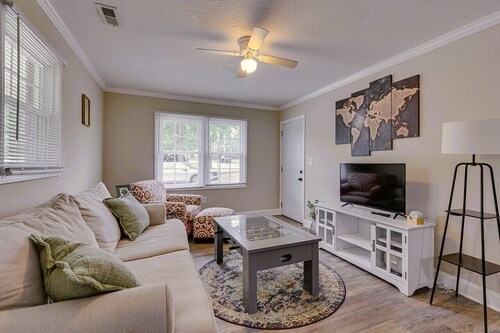 Charming 2-Bd 1-Ba home in Easley near GVL & Clemson w/WiFi, self check-in & AC