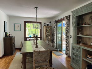 Dining - Coastal 3-bedroom house with pool, bocce court on Shelter Island (Shelter Island Heights)