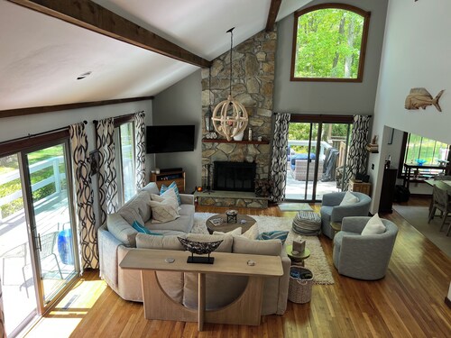 Coastal 3-bedroom house with pool, bocce court on Shelter Island