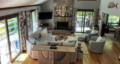 Coastal 3-bedroom house with pool, bocce court on Shelter Island