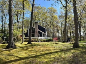 Exterior - Coastal 3-bedroom house with pool, bocce court on Shelter Island (Shelter Island Heights)