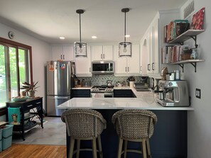 Private kitchen - Coastal 3-bedroom house with pool, bocce court on Shelter Island (Shelter Island Heights)