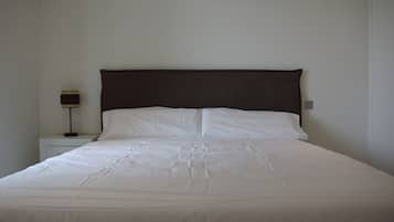 3 Schlafzimmer, Schreibtisch, Bügeleisen/Bügelbrett, kostenloses WLAN