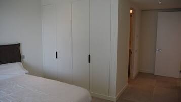 3 slaapkamers, een bureau, een strijkplank/strijkijzer, gratis wifi