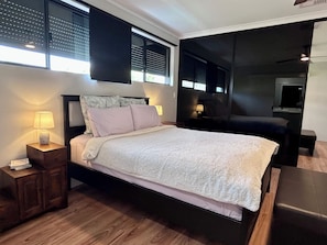 3 bedrooms, iron/ironing board, WiFi, bed sheets