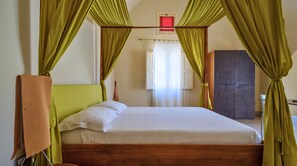 1 bedroom, desk, free WiFi, bed sheets
