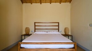 1 bedroom, desk, free WiFi, bed sheets
