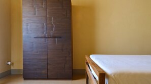 1 chambre, bureau, accès au Wi-Fi (inclus), literie fournie