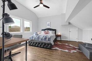 3 bedrooms, desk, travel cot, free WiFi