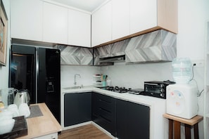 Townhouse Keluarga | Dapur pribadi | Lemari es dan peralatan masak/sendok-piring