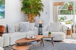 Smart TV, fireplace, books, offices