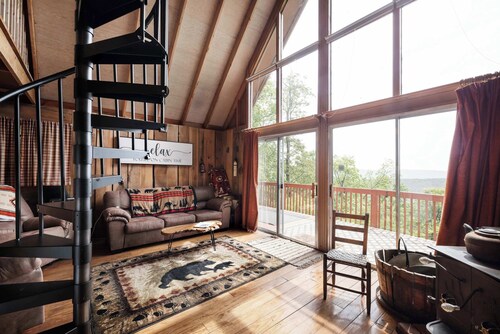 Stunning Mountain Views w/Deck & Grill on 5 Acres!