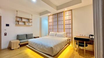 Quarto casal premier | Cofres nos quartos, cortinas blackout, quartos à prova de som