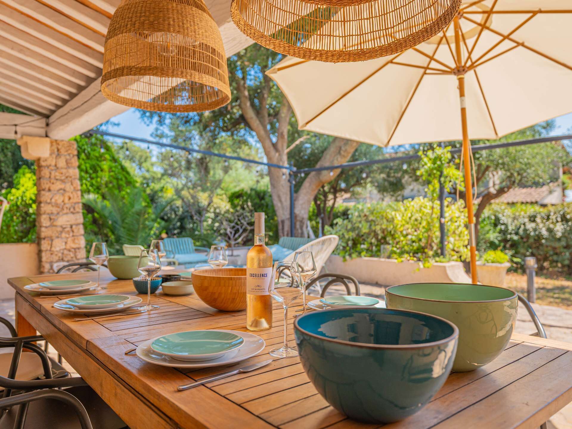 تناول الطعام بالخارج